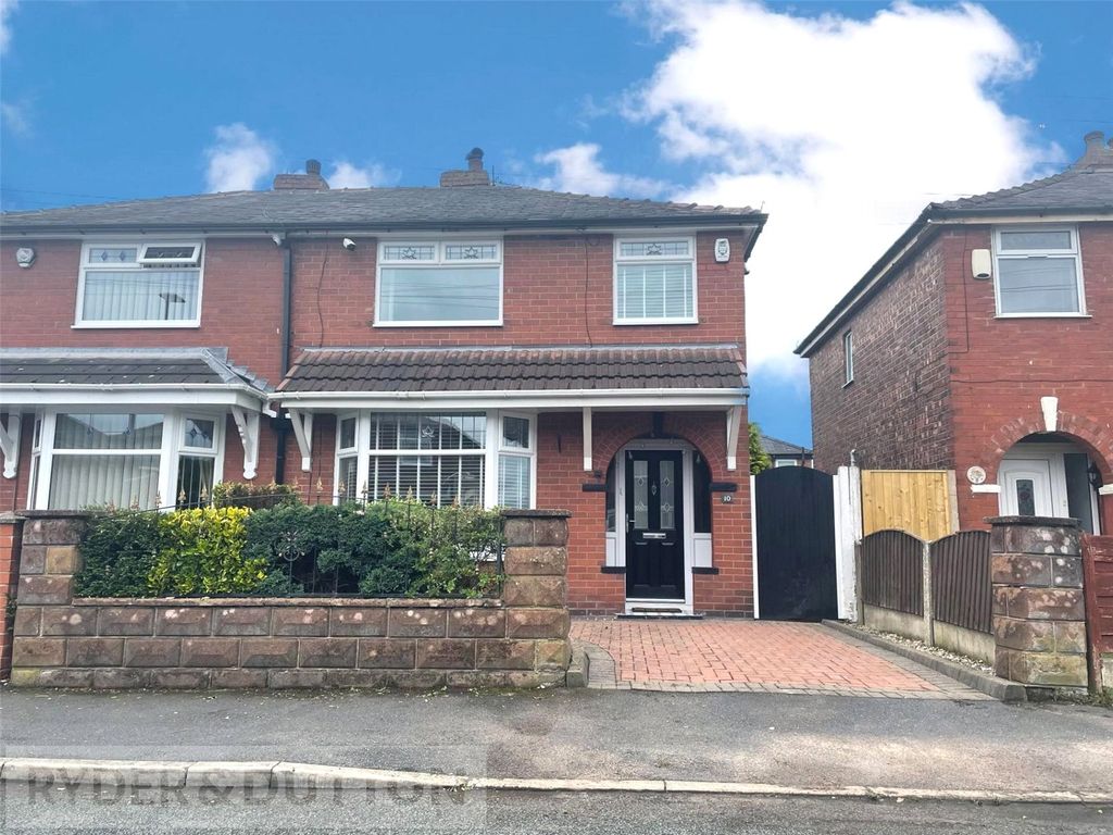 3 bed semidetached house to rent in Shelley Grove, Droylsden