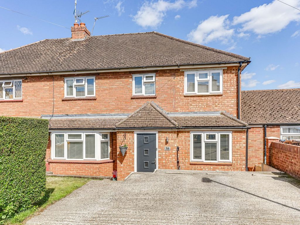 4 bed semidetached house for sale in Stanelow Crescent, Standon SG11