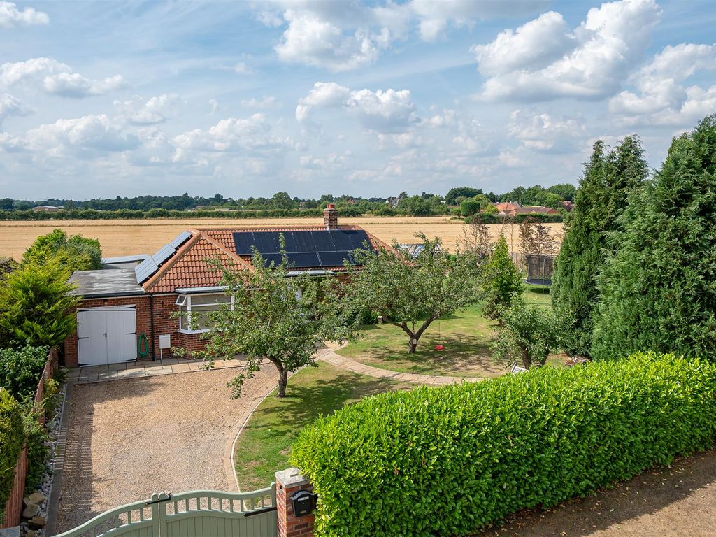 3 bed detached bungalow for sale in Dunnington Common, Dunnington, York