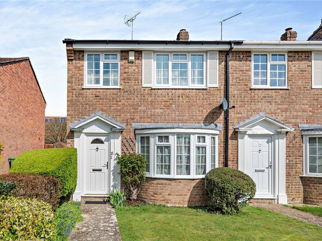 3 bed end terrace house for sale in Speen Lodge Court, Speen, Newbury