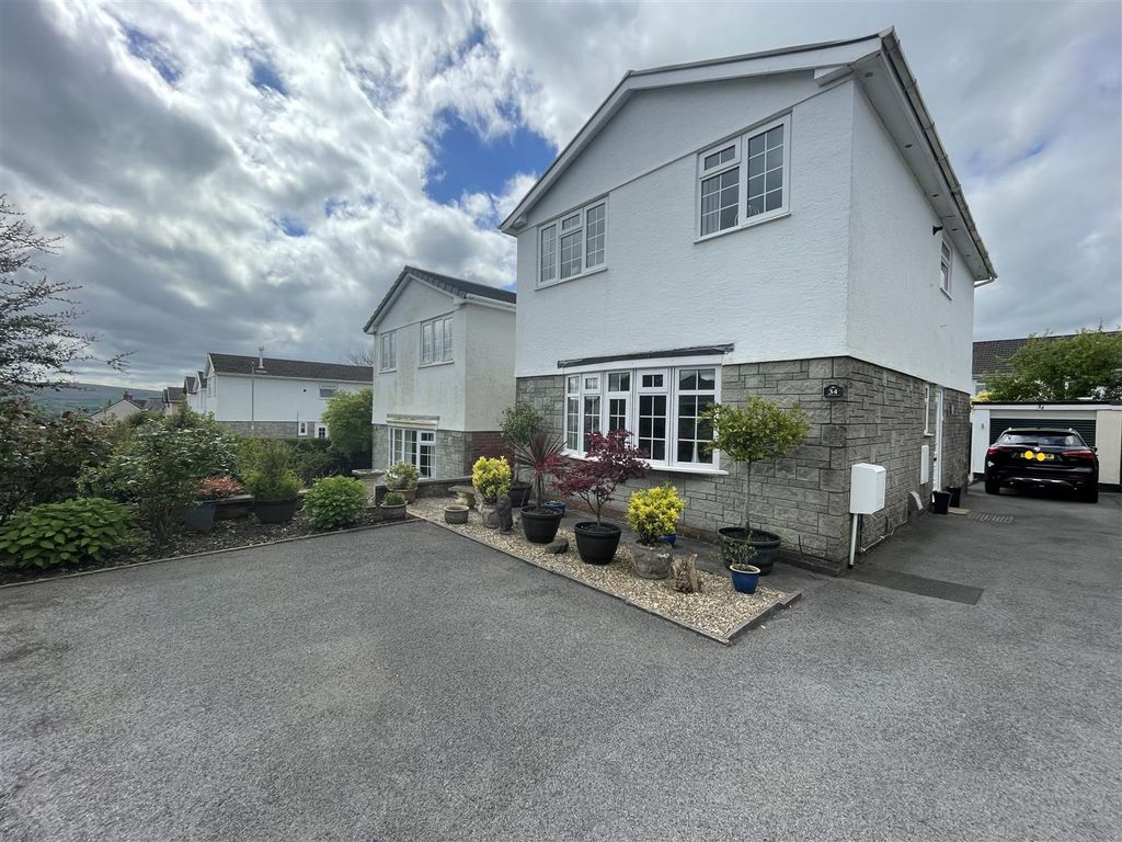 3 bed detached house for sale in Waterloo Road, Capel Hendre, Ammanford