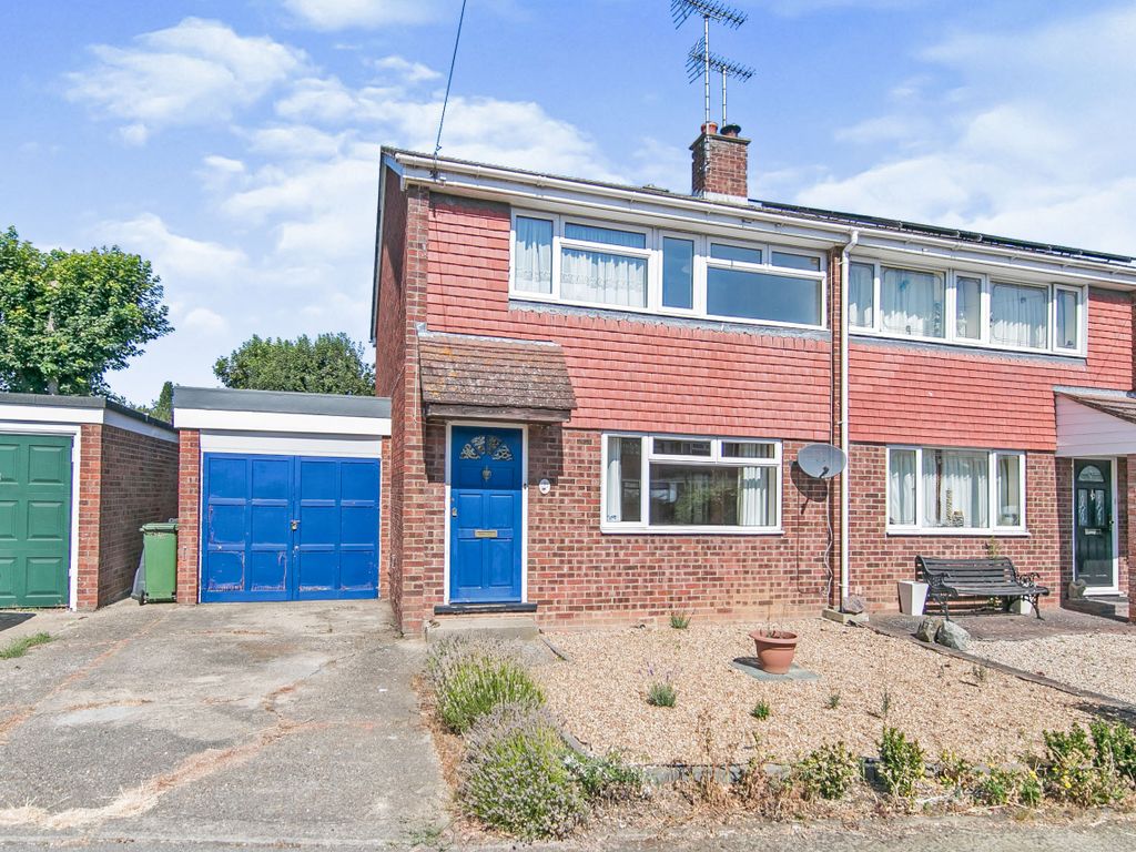 4 bed semidetached house for sale in Fullers Close, Kelvedon