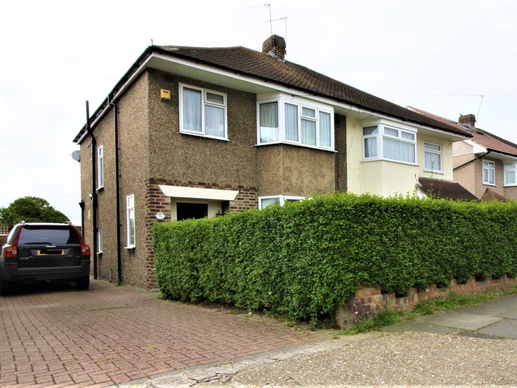 3 bed semidetached house to rent in West Mead, South Ruislip