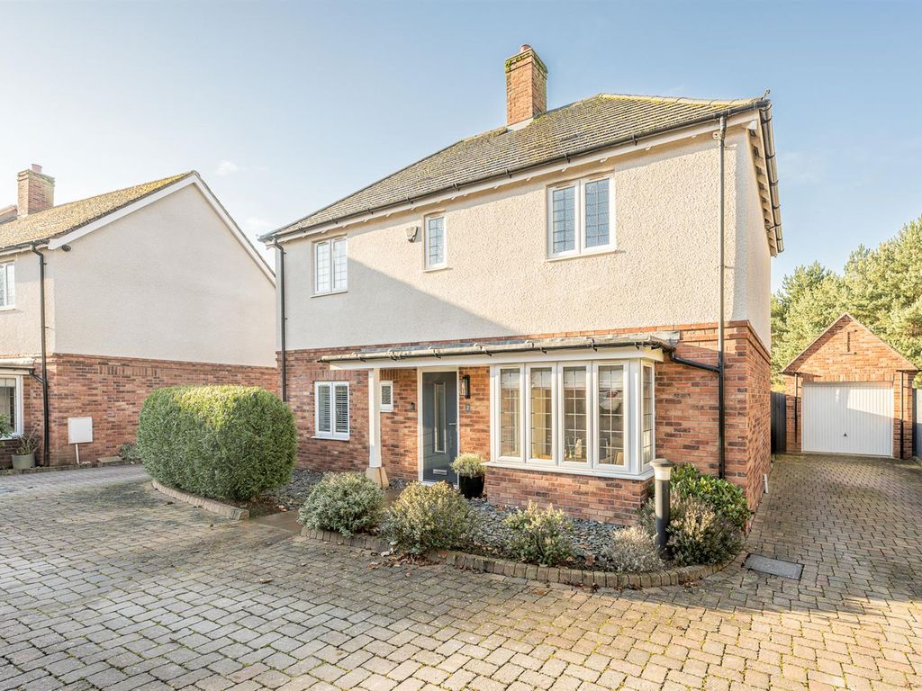 3 bed detached house for sale in Luckett Close, Hagley DY9, £485,000