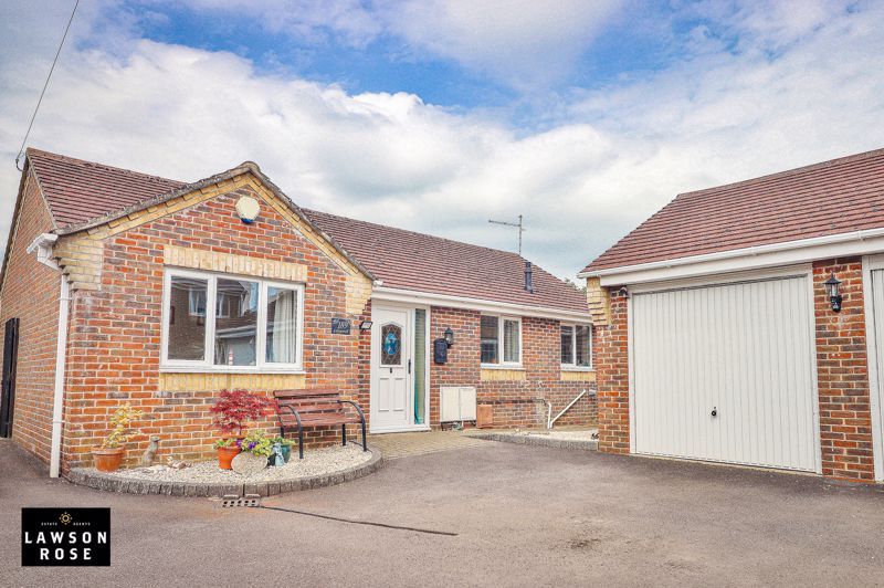 3 bed bungalow for sale in London Road, Horndean, Waterlooville PO8 Zoopla