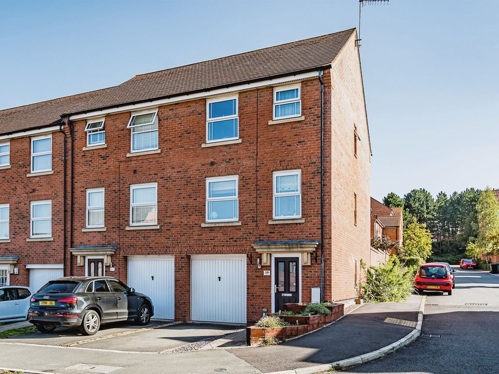 4 bed town house for sale in Kirkpatrick Drive, Wordsley, Stourbridge