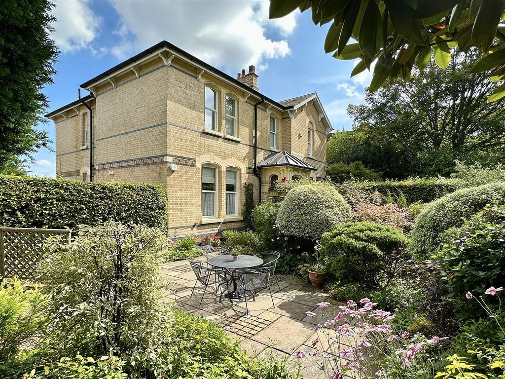 3 bed flat for sale in Victoria Road, Malvern WR14, £529,000 Zoopla