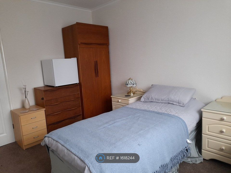 Room to rent in Bedford Avenue, BexhillOnSea TN40 Zoopla