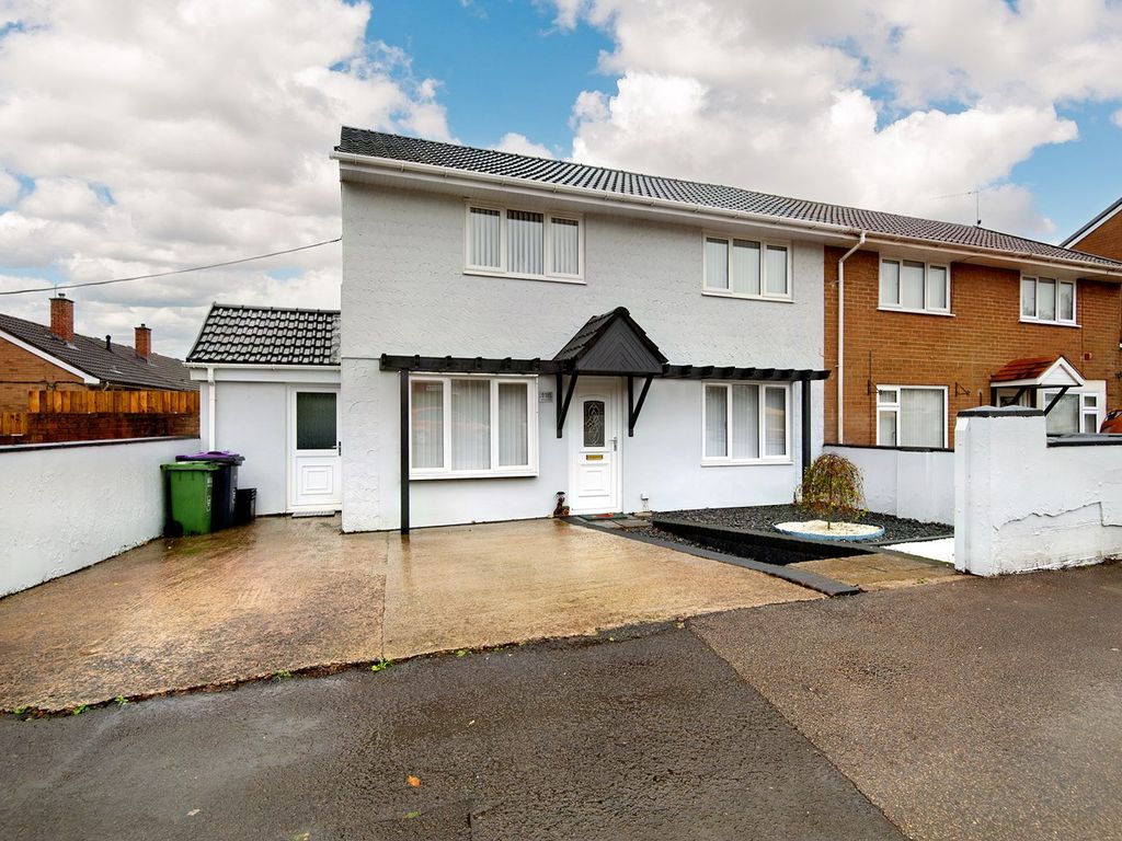 4 bed semidetached house for sale in Maendy Way, Pontnewydd, Cwmbran