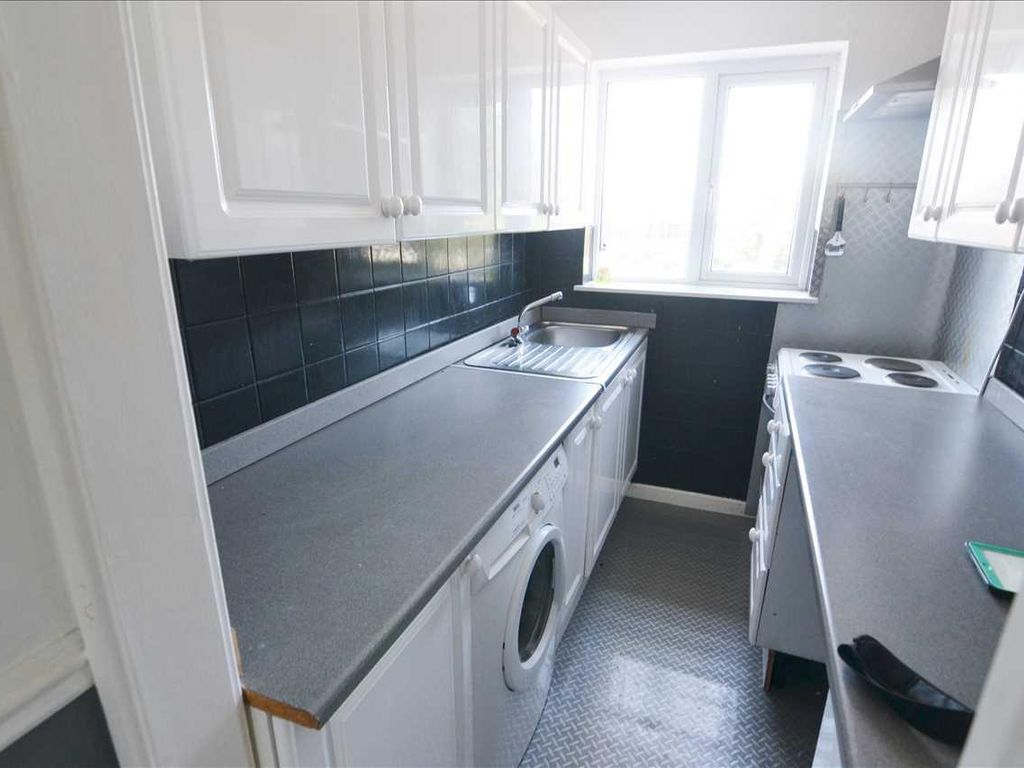 2 bed flat to rent in Sundial Lane, Great Barr, Great Barr B43, £835