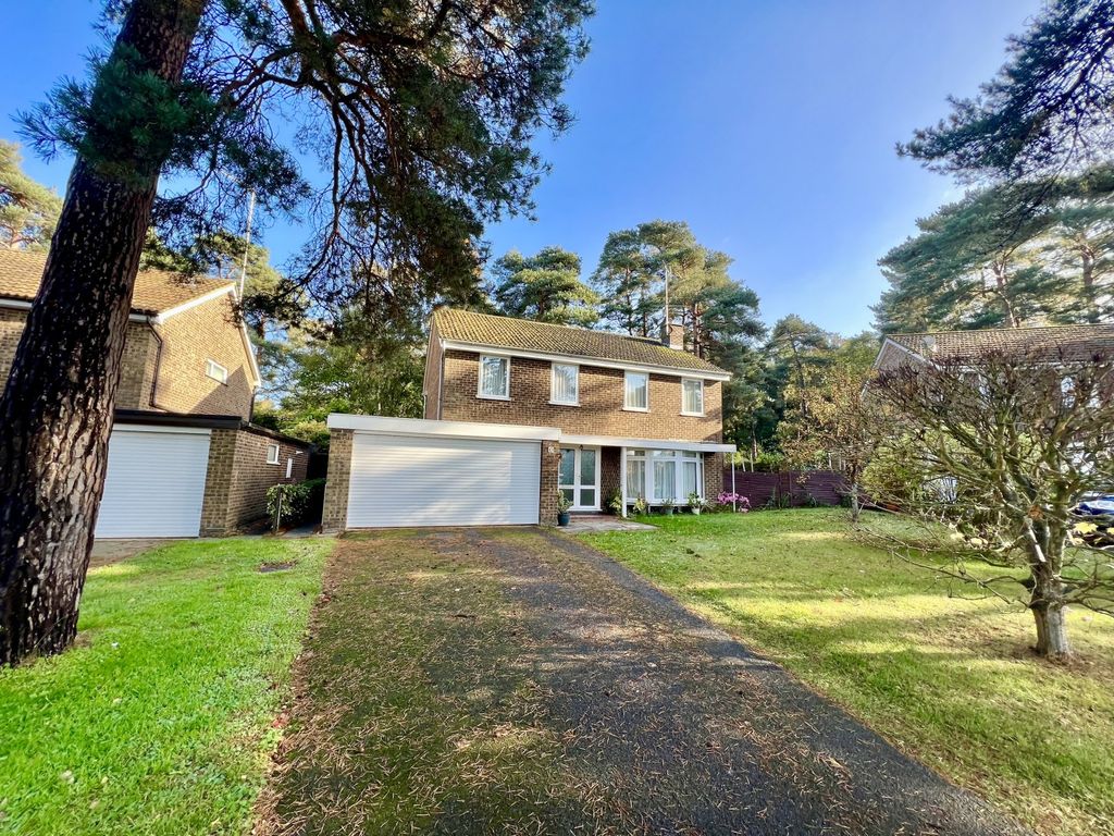 4 bed detached house for sale in Monks Rise, Fleet, Hampshire GU51 Zoopla