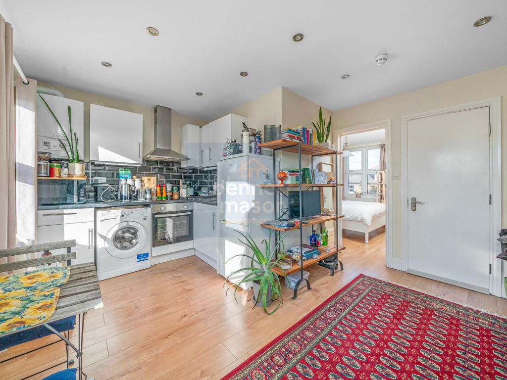 1 bed flat to rent in Blackstock Road, London N4, £1,400 pcm Zoopla