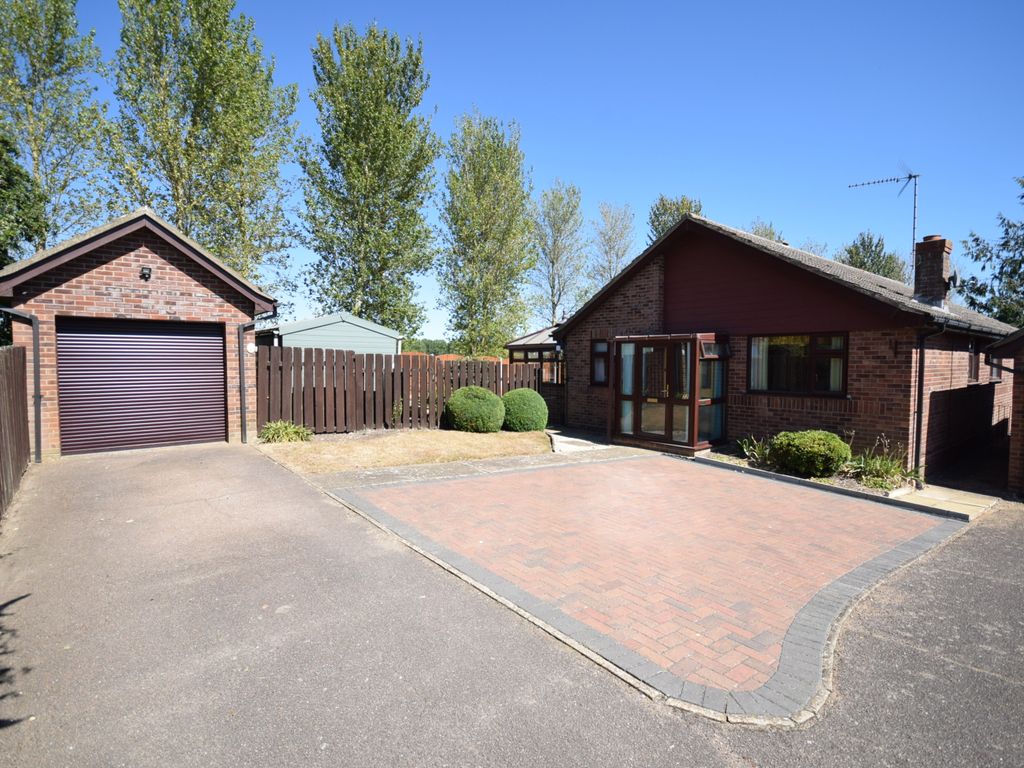 3 bed detached bungalow for sale in Dakings Drift, Halesworth IP19 Zoopla