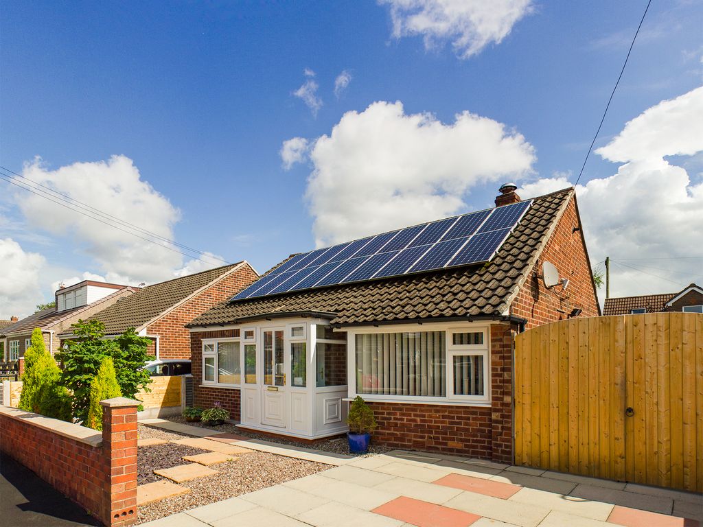 2 bed bungalow for sale in Elaine Close, AshtonInMakerfield, Wigan
