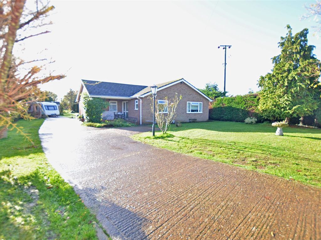 3 bed equestrian property for sale in Badsell Road, Five Oak Green