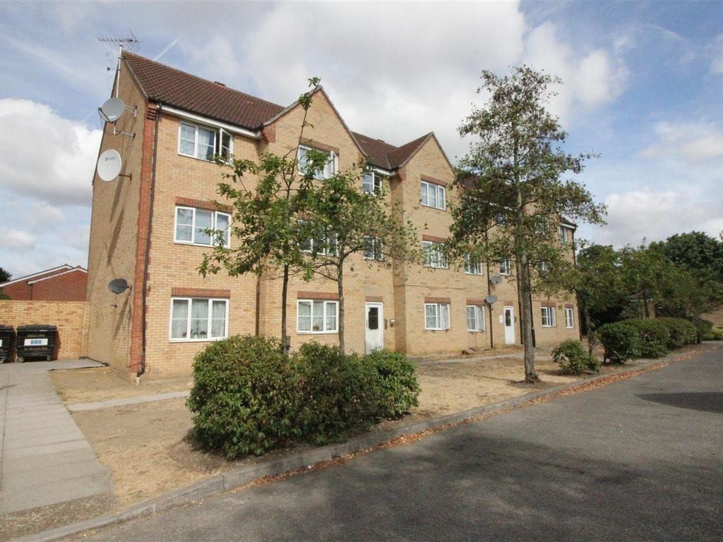 2 bed flat to rent in Grove Rd, Romford RM6 Zoopla