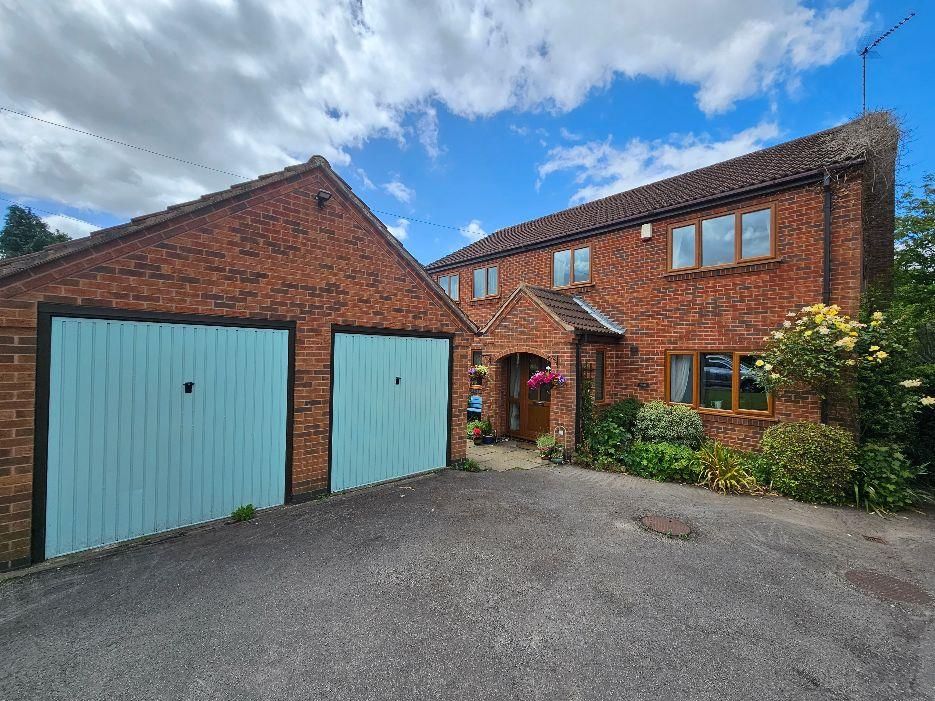 4 bed detached house for sale in Beckland Hill, East Markham, Newark