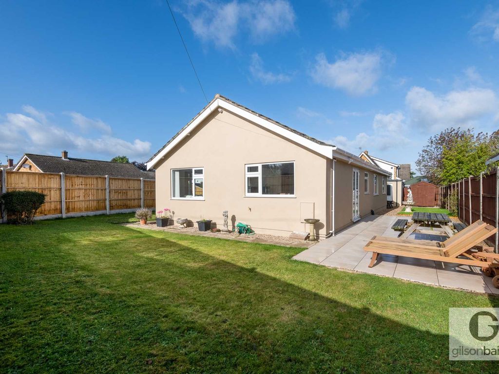 4 bed detached bungalow for sale in Allens Close, Blofield Heath NR13