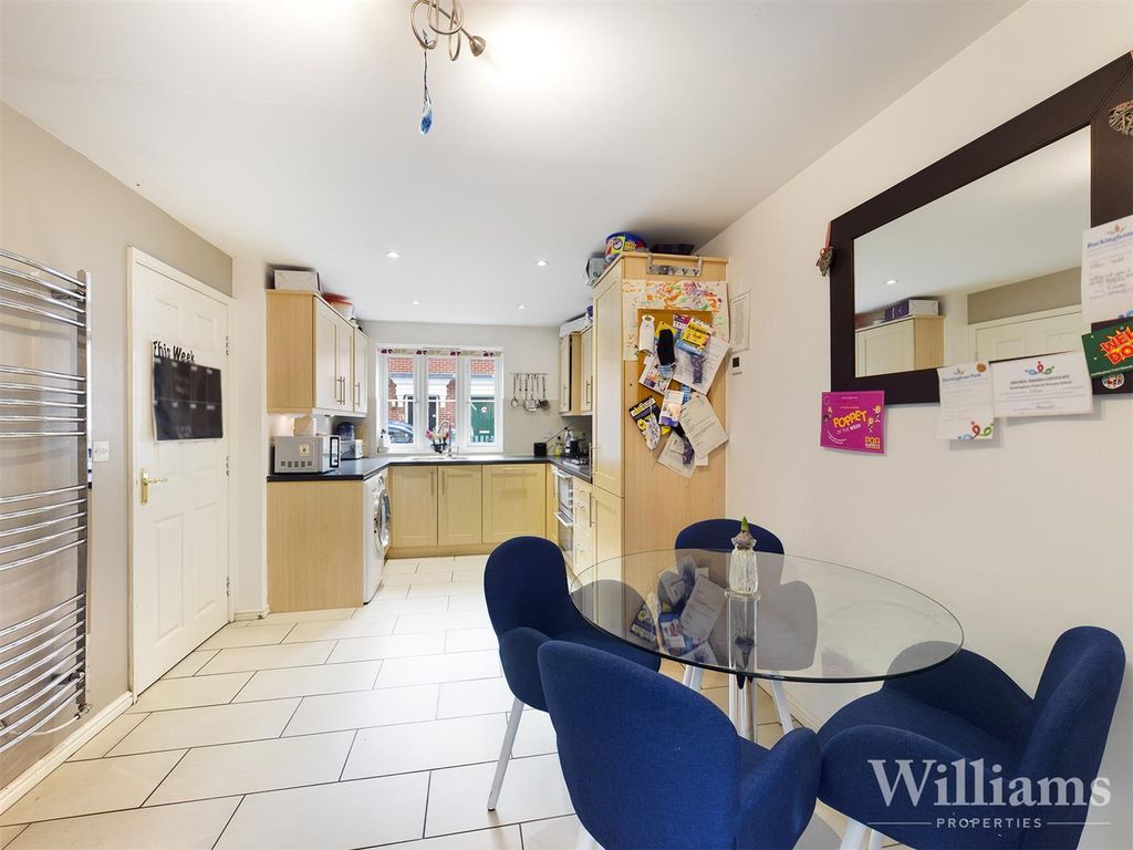 5 bed terraced house for sale in Petronel Road, Buckingham Park