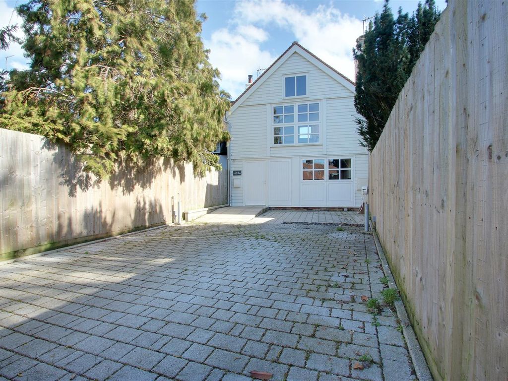 2 bed property to rent in Marston Court, Station Road, Long Marston