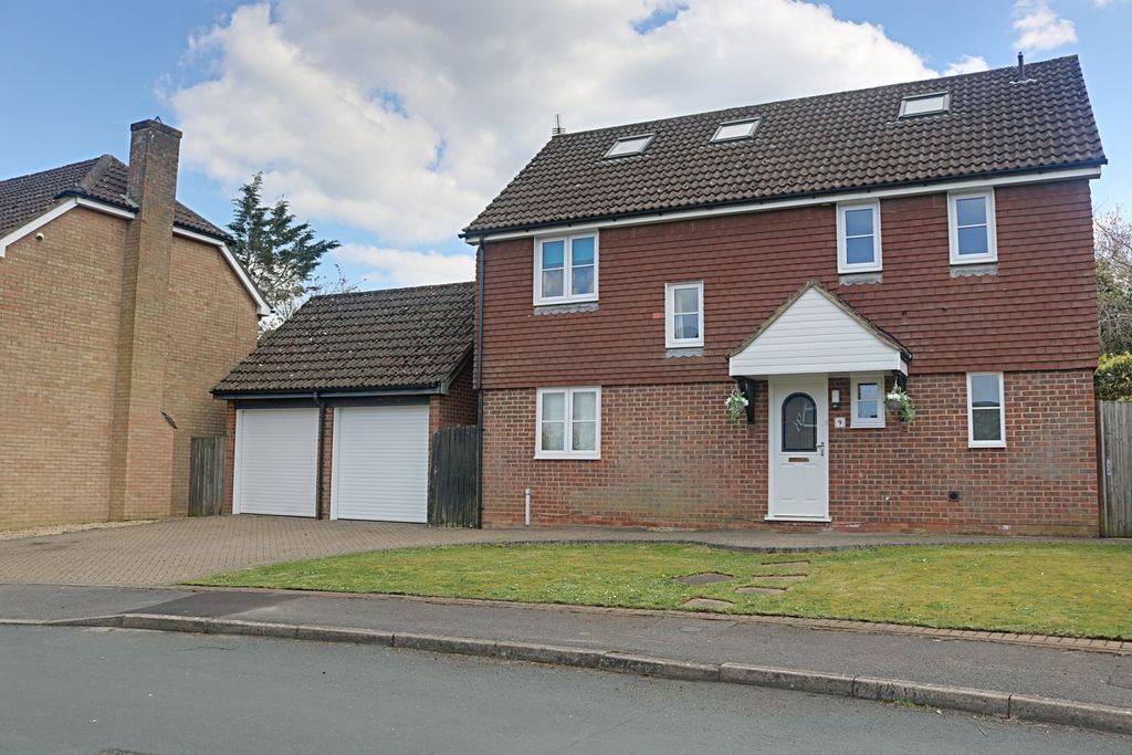 5 bed detached house for sale in Lincoln Close, Basingstoke RG22 Zoopla