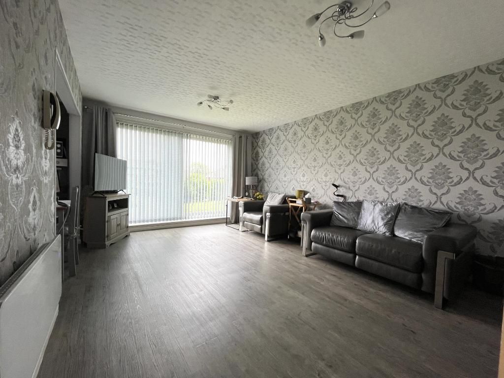 2 bed flat to rent in Hallam Street, West Bromwich, West Midlands B71
