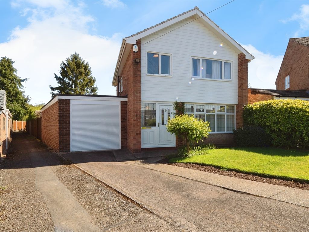 3 bed detached house for sale in Beechwood Avenue, Leicester Forest