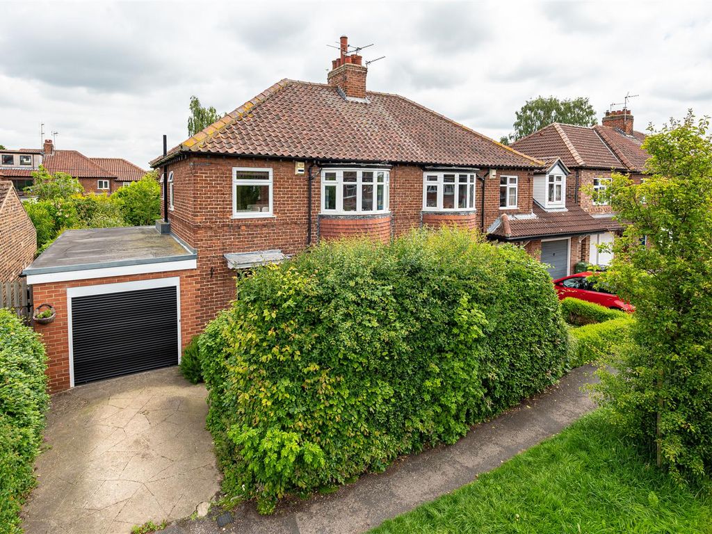 3 bed semidetached house for sale in Maclagan Road, York