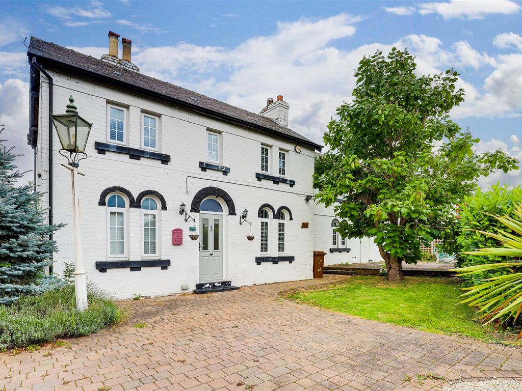 4 bed detached house for sale in Meadow Lane, Long Eaton, Derbyshire