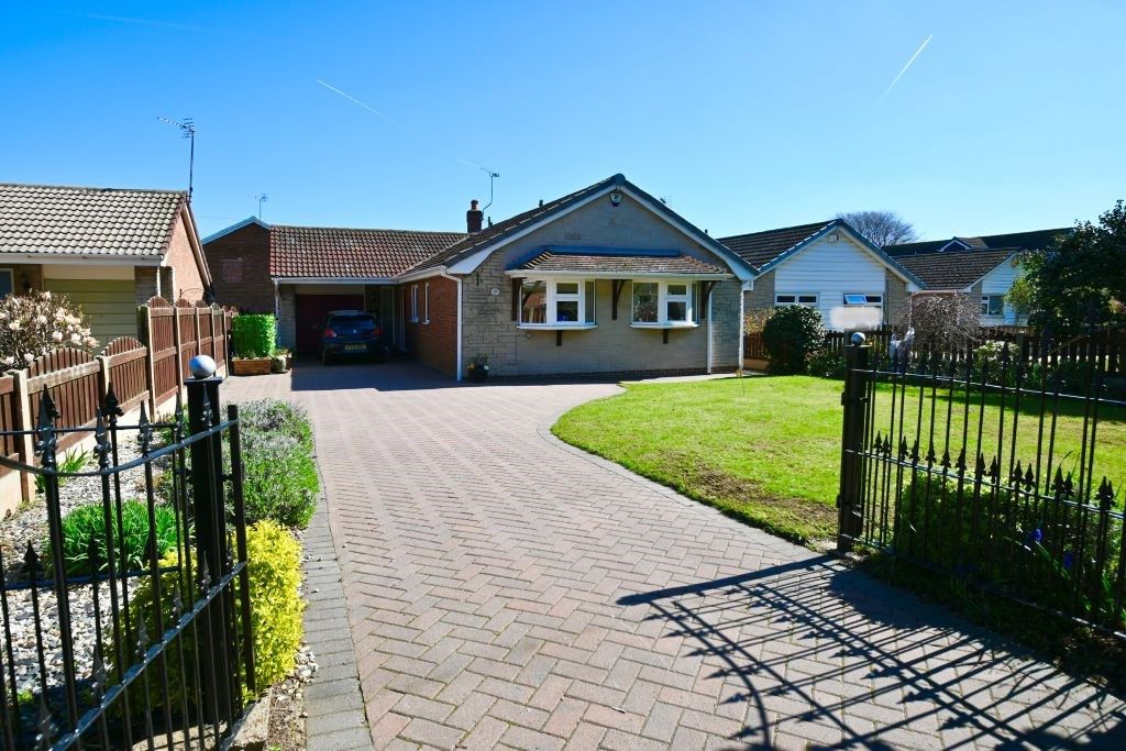 3 bed detached bungalow for sale in Main Street, Auckley, Doncaster DN9