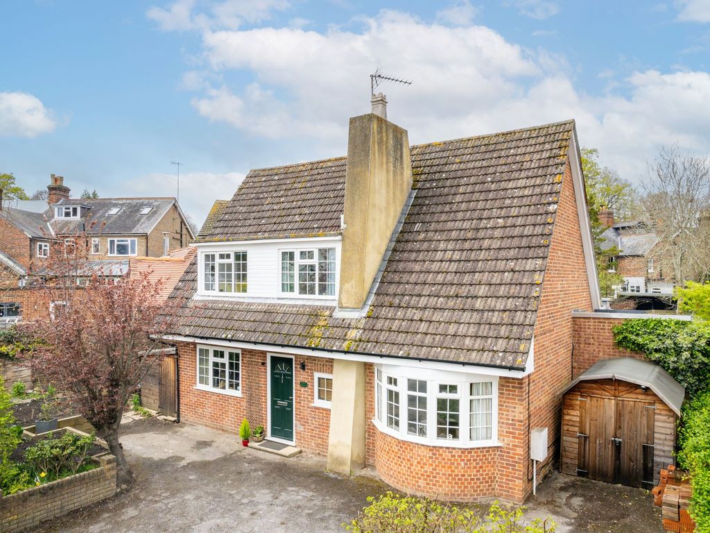 3 bed detached house for sale in Bakers Lane, Lingfield RH7, £575,000