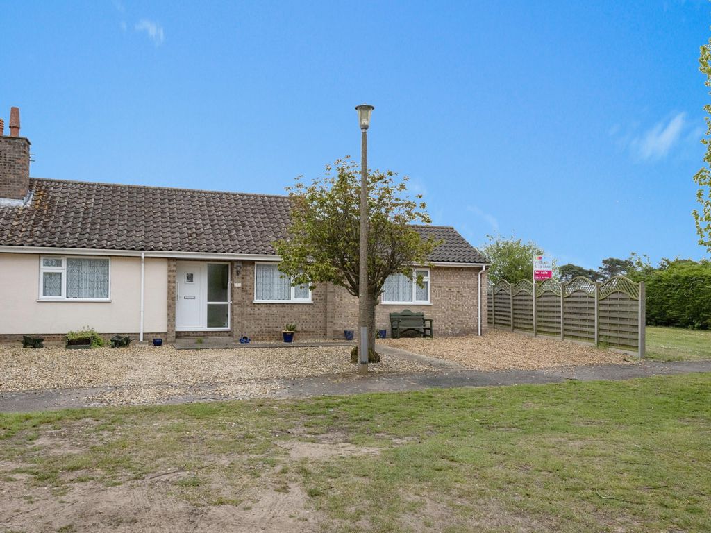 2 bed bungalow to rent in Wingfield Avenue, Lakenheath, Brandon IP27, £1,100 pcm Zoopla