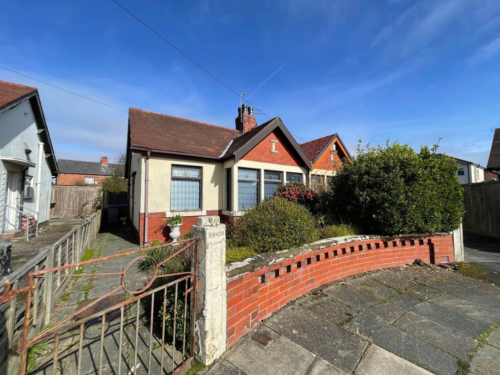 2 bed bungalow for sale in Leith Avenue, Cleveleys FY5, £110,000 Zoopla