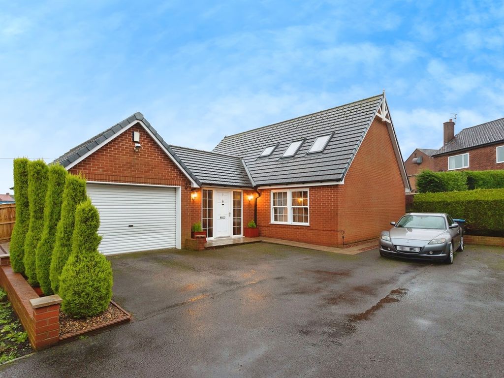 4 bed detached bungalow for sale in Cleves Court, Willington, Crook