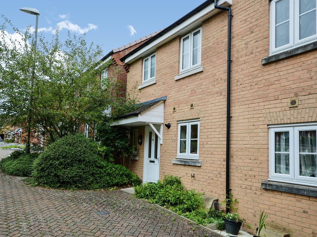 3 bed semidetached house for sale in Red Kite Way, High HP13