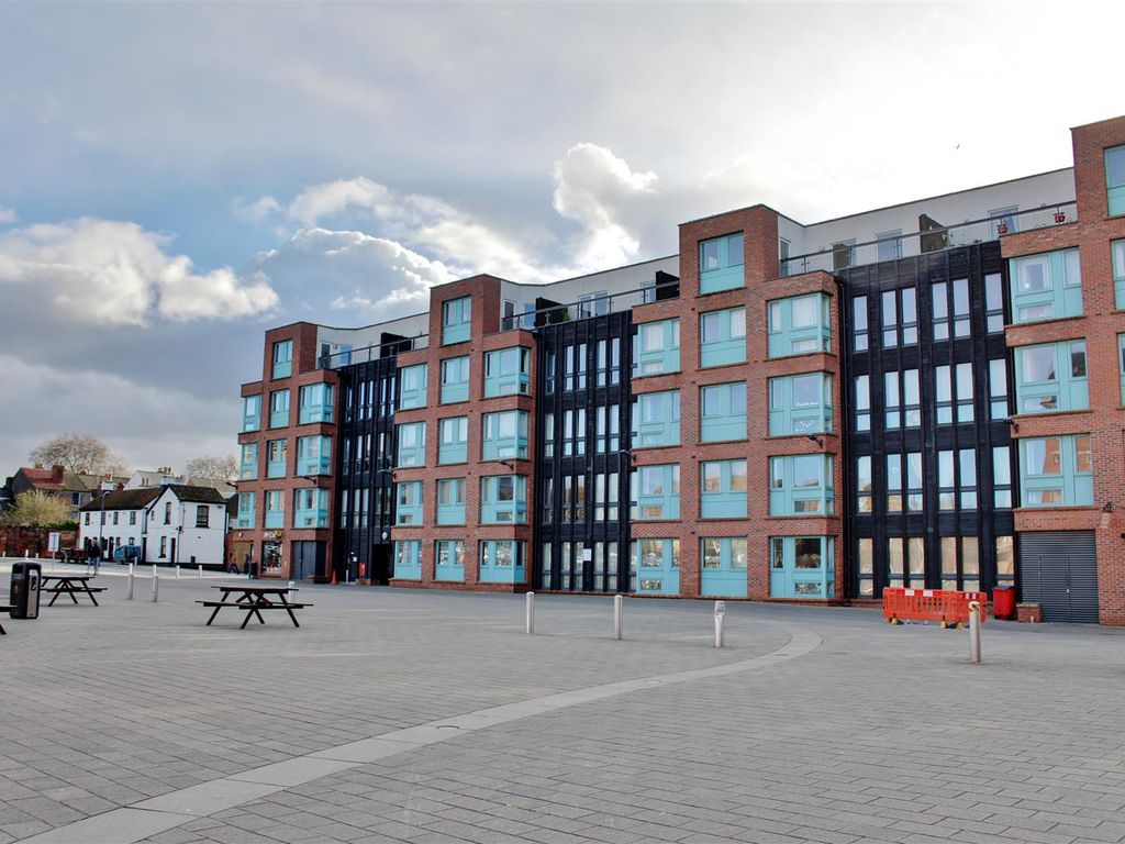 2 bed flat to rent in Barge Arm, The Docks, Gloucester GL1 Zoopla