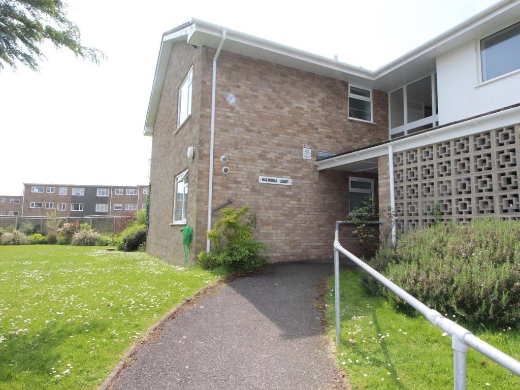 2 bed flat for sale in Waterford Place, Highcliffe, Christchurch BH23