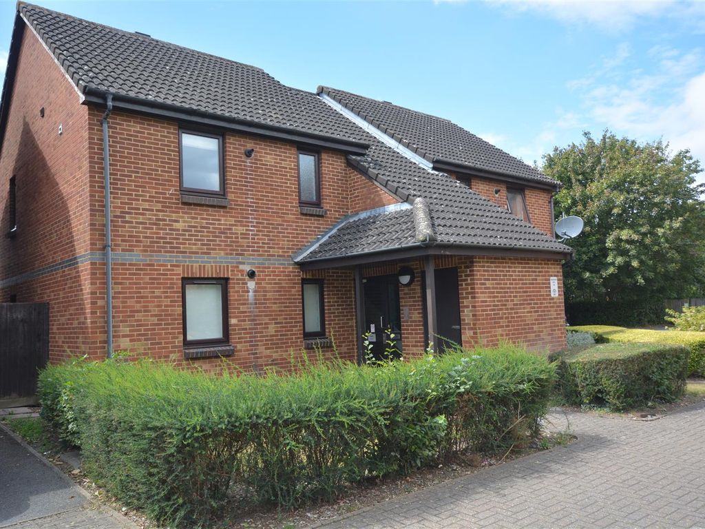 1 bed flat for sale in Farriers Close, Epsom KT17 Zoopla