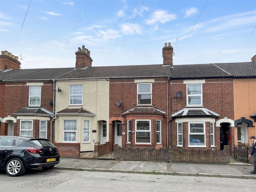 3 bed terraced house for sale in Worthing Road, Lowestoft NR32, £