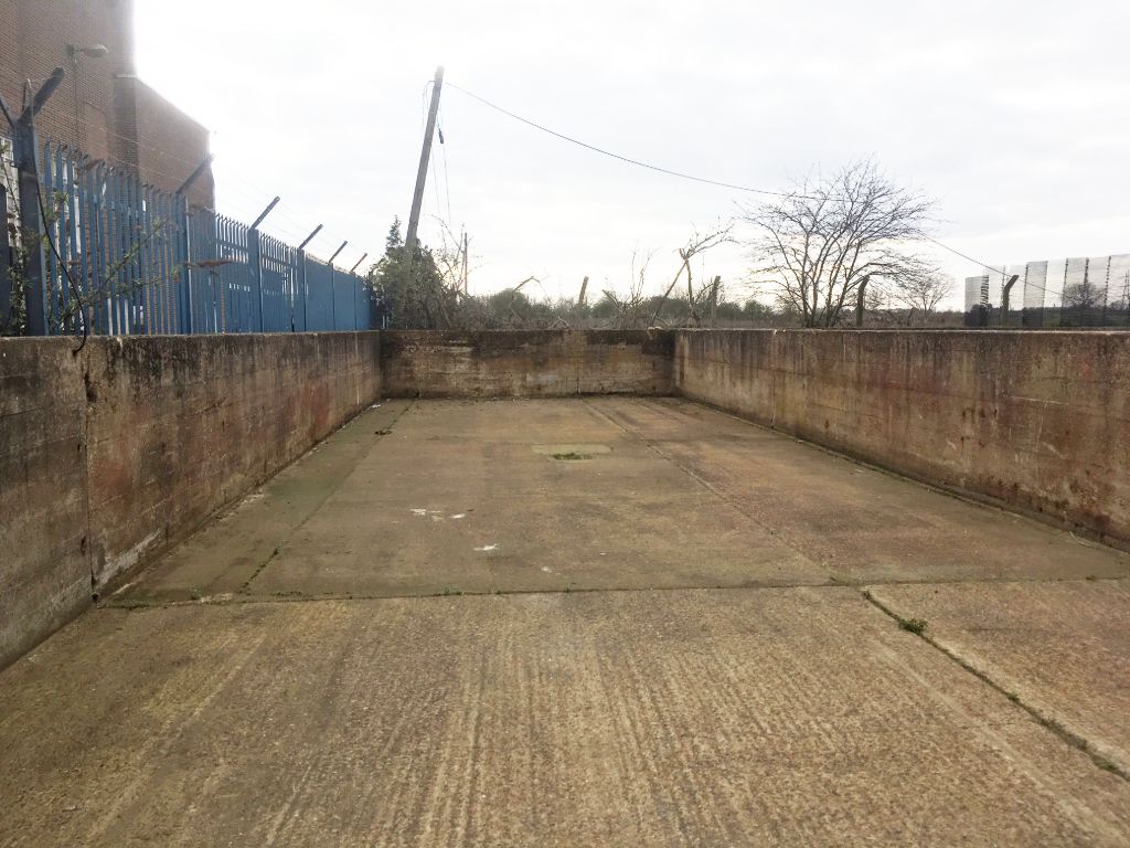 Warehouse to let in Thames Industrial Park, East Tilbury, East Tilbury