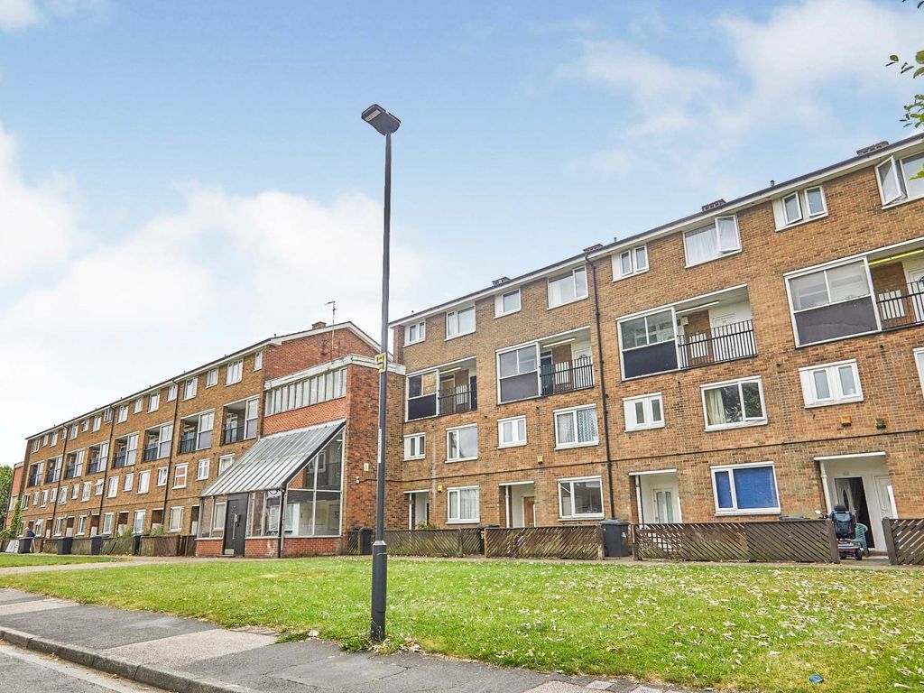 1 bed flat for sale in Wilkins Drive, Allenton, Derby DE24, £25,000