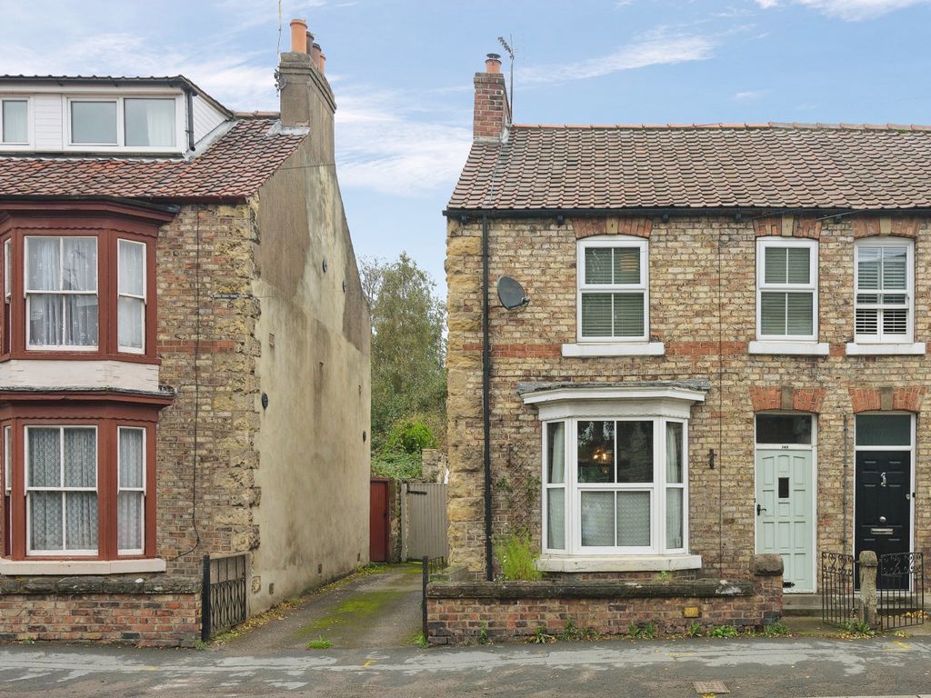2 bed semidetached house for sale in Westgate, Pickering YO18, £