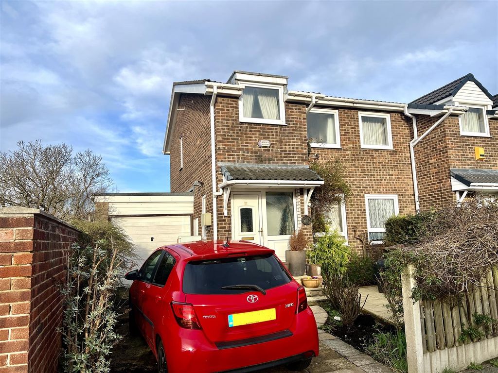 3 bed semidetached house for sale in Cloverlands Drive, Staincross