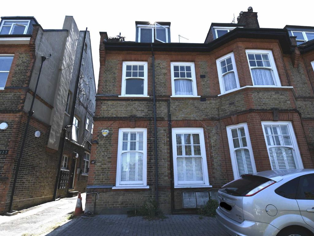2 bed flat to rent in Holden Road, London N12, £1,600 pcm Zoopla