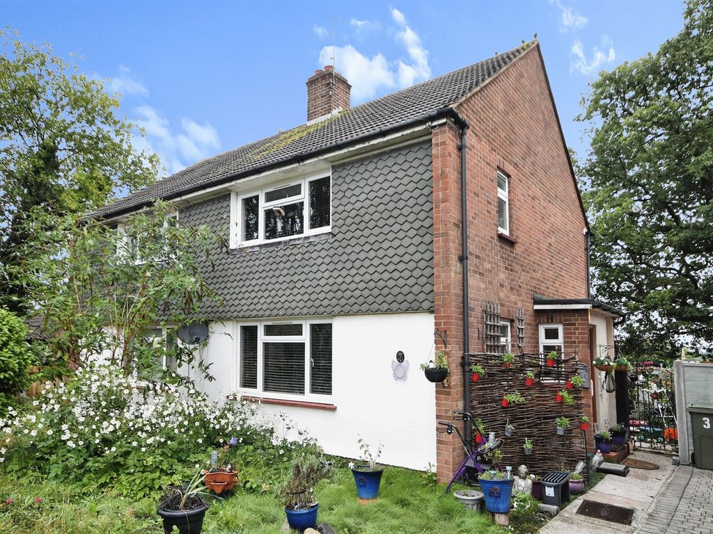 2 bed semidetached house for sale in Hope Close, Mountnessing