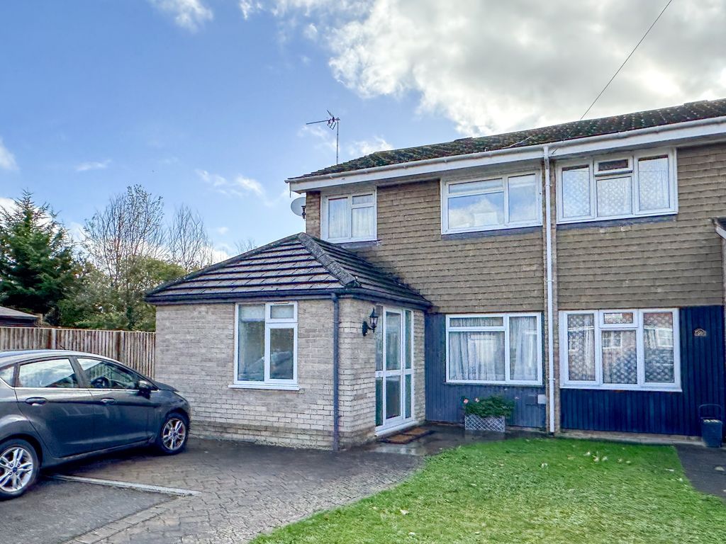3 bed semidetached house for sale in Poulcott, Wraysbury, Staines TW19