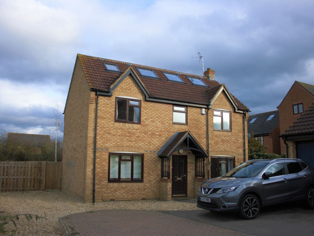 5 bed detached house to rent in Abbeydore Grove, Monkston, Milton