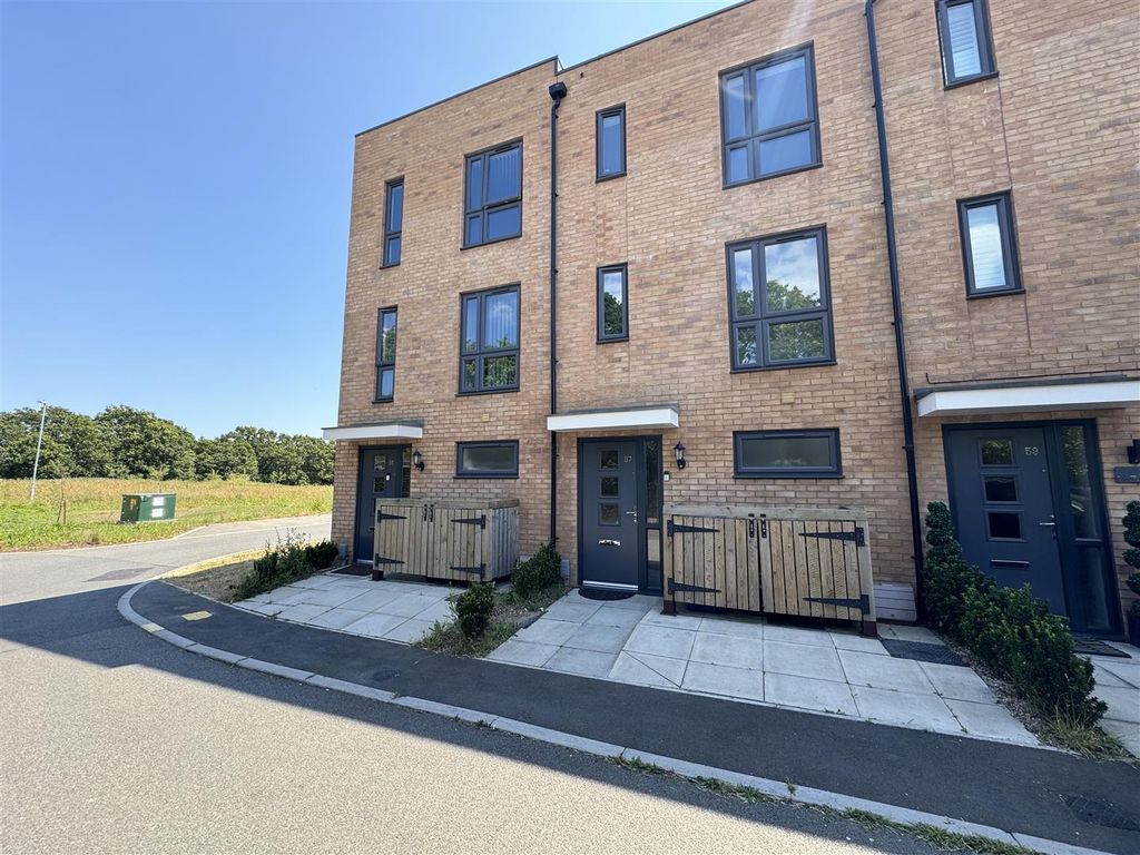 4 bed terraced house for sale in Brookfield Drive, StanfordLeHope