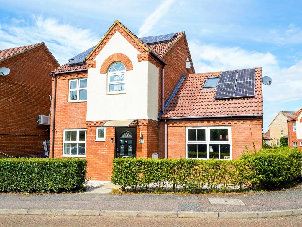 4 bed linkdetached house for sale in Redwing Rise, Royston SG8 Zoopla