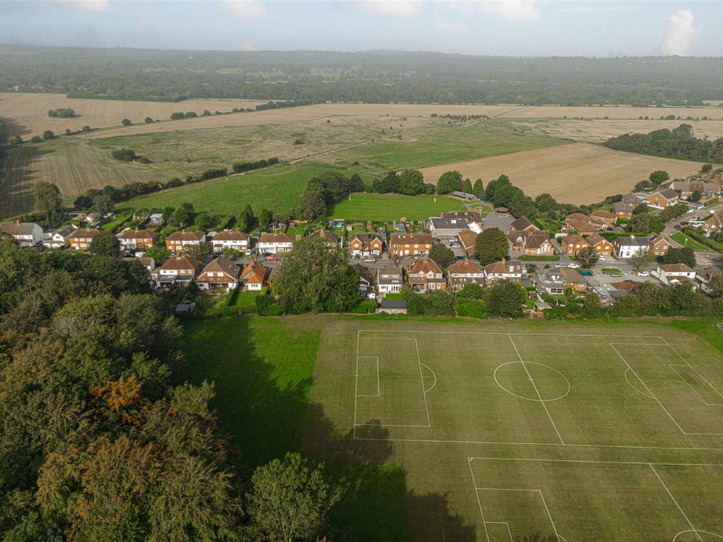 3 bed detached house for sale in Buckland Road, Lower Kingswood